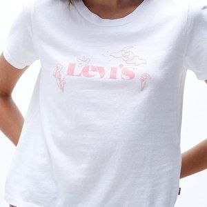 NWT LEVI’S 4X TSHIRT